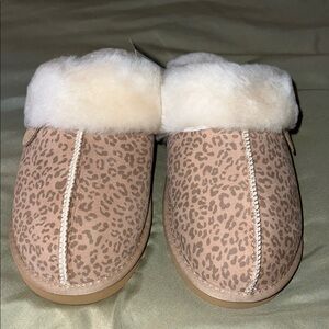 Dearfoams Women's Fireside Sydney Shearling Fur Indoor/Outdoor Scuff Slipper NWT